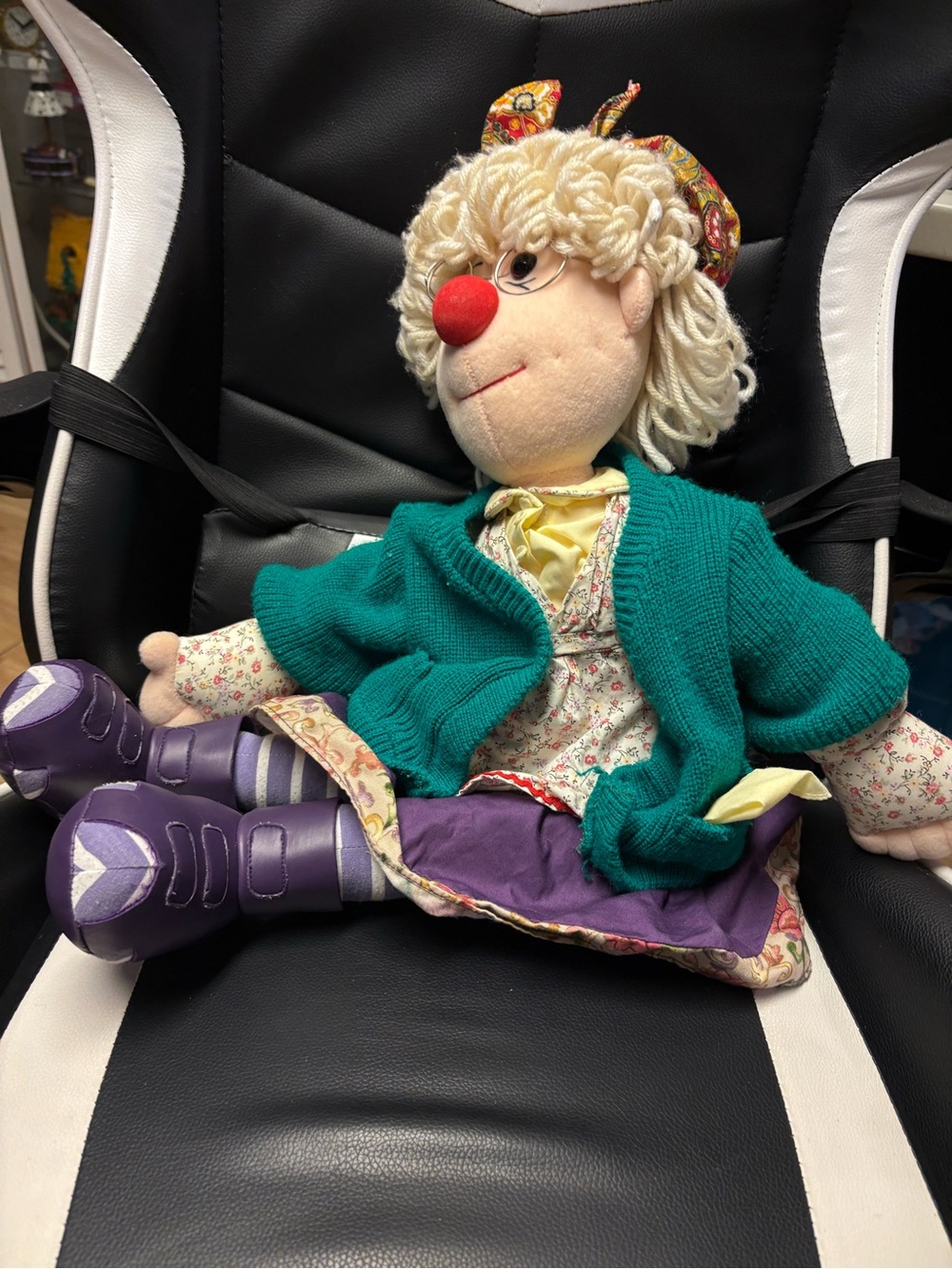 Vintage 1997 Big Comfy Couch Granny Garbanzo 22” Stuffed Plush Doll Commonwealth - Picture 5 of 5